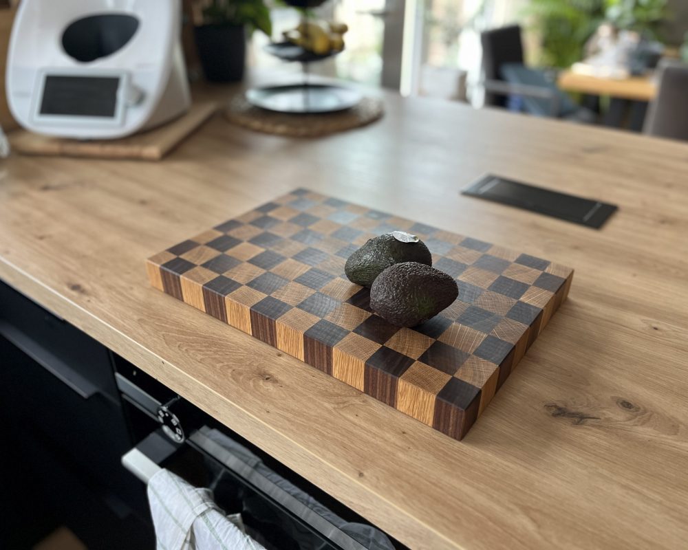 Stirnholzschneidebrett Schachbrett in Küche