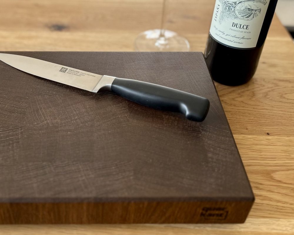 Dunkles Stirnholz-Schneidebrett aus amerikanischem Nussbaum